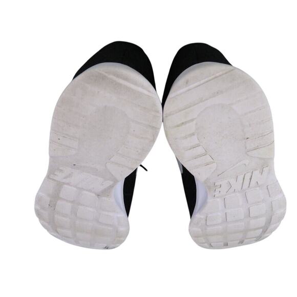 Nike Shoes Womens 9.5 Athletic Trainers Tanjun Sneakers Lifestyle Active Black - Picture 12 of 14